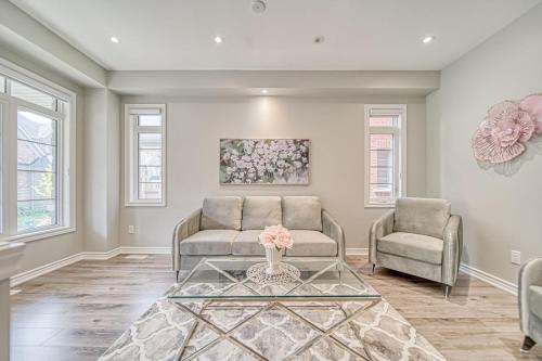 Spacious 3 Bedroom Townhome Near Thermea Spa and Casino Ajax