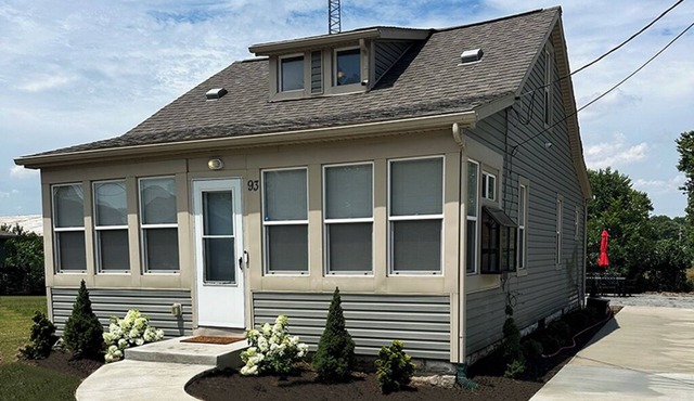 Spacious 3 bedroom, sleeps 6, large bath, kitchen