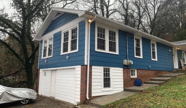 Spacious 3 bedroom single family, cabin feel central located in Chattanooga,