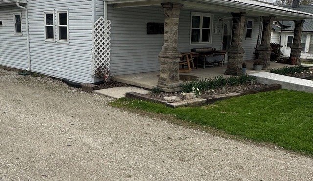 Spacious 3-bedroom house, quiet neighborhood. close to college campus and town