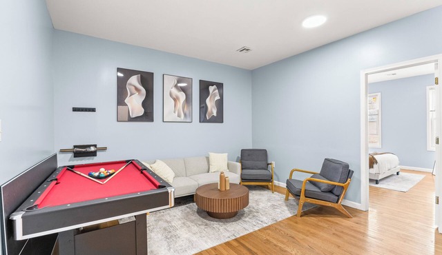 Spacious 3-bedroom home - FREE Parking, Pool Table, Ping Pong near NYC!