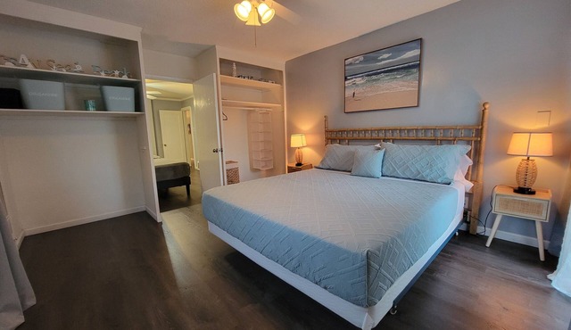 Spacious 3 bedroom home by Hancock Park and 10 minutes to Hollywood Walk of Fame