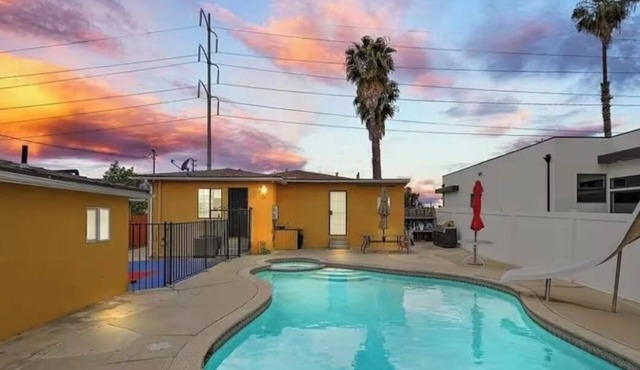 Spacious 3-bedroom Ladera Sunshine House with Pool