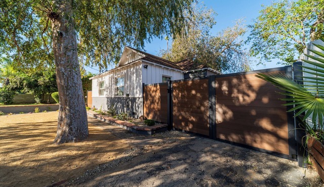 Spacious 3-bedroom house in tranquil LA, Big Backyard and Recording Studio