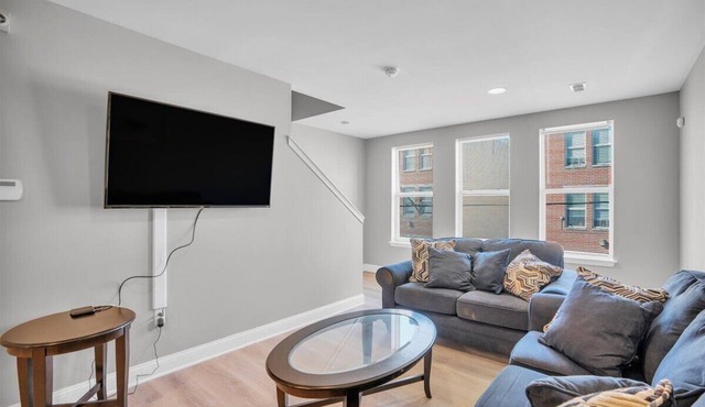 Spacious 3-bedroom apartment with AC, WiFi near Temple in marvelous Philadelphia