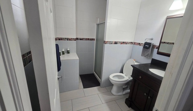 Spacious 3-bedroom apartment in charming Philadelphia with AC, WiFi