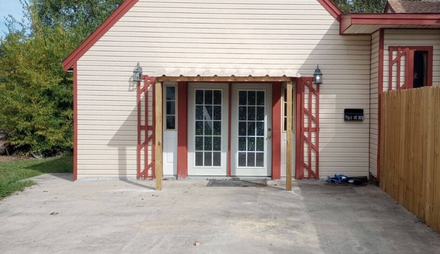 Spacious 3 bedroom home. Cajun Capital of Texas! Experience great fishing.