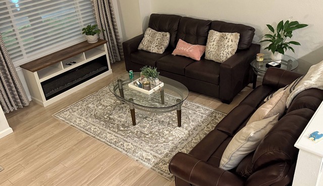 Spacious 3-bedroom home in charming Santa Clara with AC. 3.4 miles from Levi