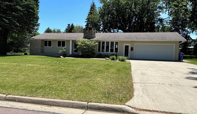 Spacious 3 Bedroom Home in a Quiet Neighborhood Near the University