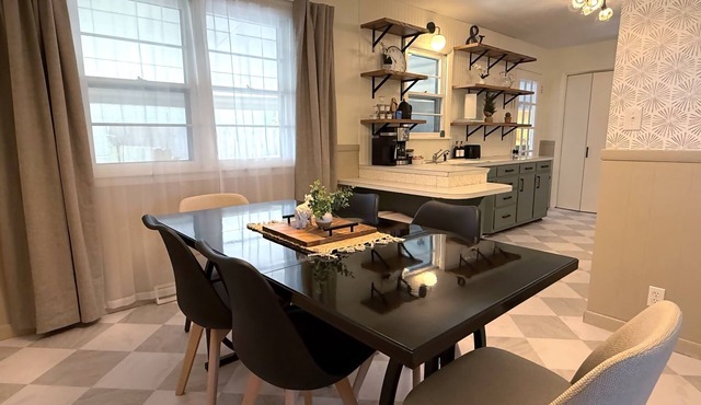 Spacious 3-bedroom house in lovely Springfield with two living rooms