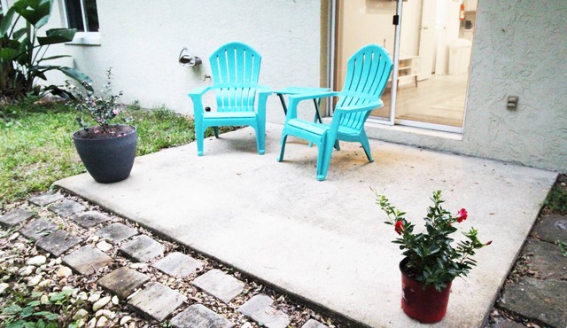 Spacious 3-bedroom house with A/C, heat, wi-fi, in peaceful setting by the river