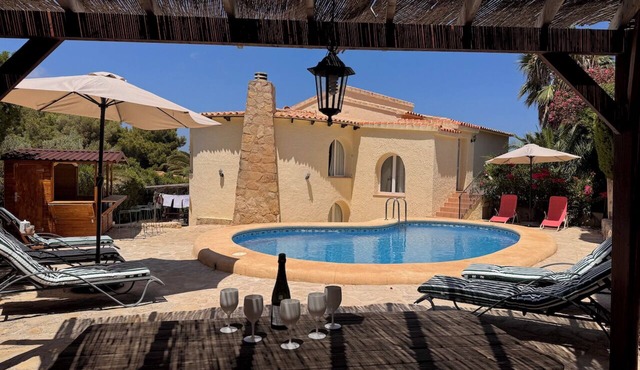 Spacious 3-Bedroom Villa on the Costa Blanca with Complete Private Pool and BBQ!