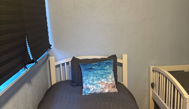 Spacious 3-bedroom with AC and WiFi in welcoming Cypress