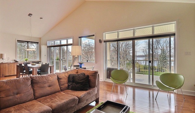 Spacious 3 bedrooms apartment, river view!