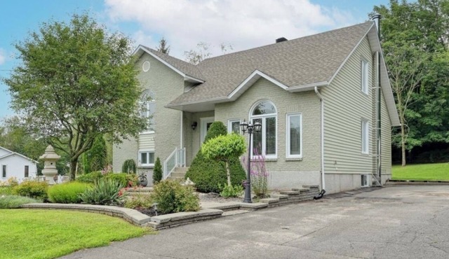 Spacious - 3 bedrooms house in Granby, Quebec