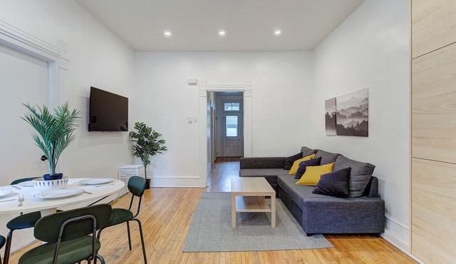 Spacious 3 bedrooms in DT Montreal*