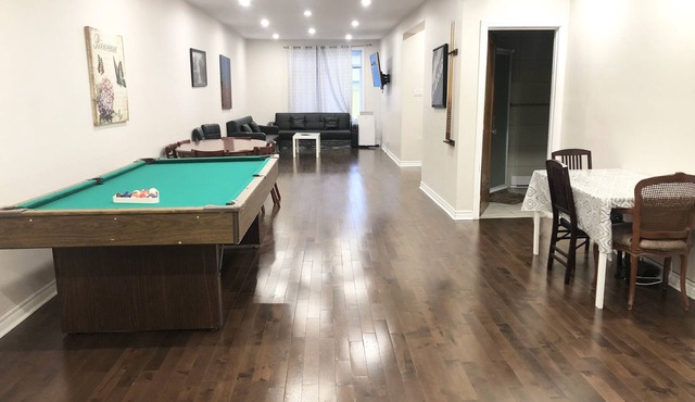 Spacious 3 beds Loft with Parking($14/day)