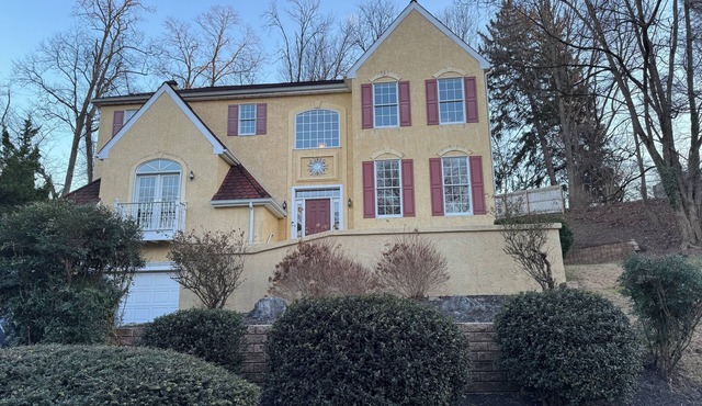 Spacious 3+BR 2.5BA Bar, Gym & Finished Basement