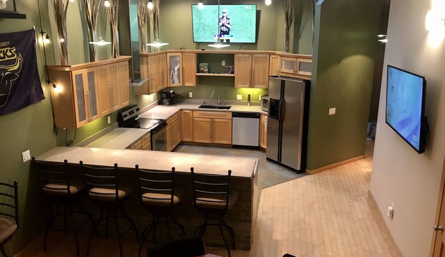 Spacious 3 BR 2 Bath Sleeps 10 Downtown St. Peter