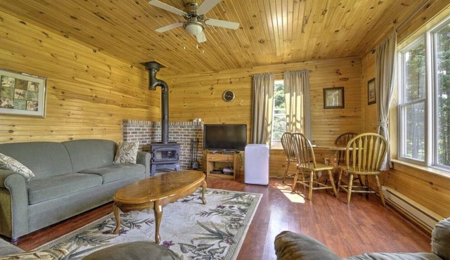 Spacious 3 BR Cottage, Quiet and PeacefulnInn The Woods Cottages PEI - Cottage 1