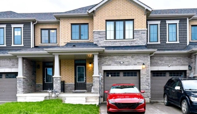 Spacious 3-BR Home Near Niagara Falls | Sleeps 7 | Parking for 3 | King Bed