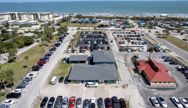 Spacious 3 BR Penthouse Near Beach Prime Location