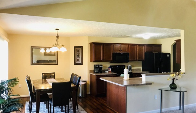 Spacious 3 BR Ranch House W Patio Yard in a Quiet Suburb