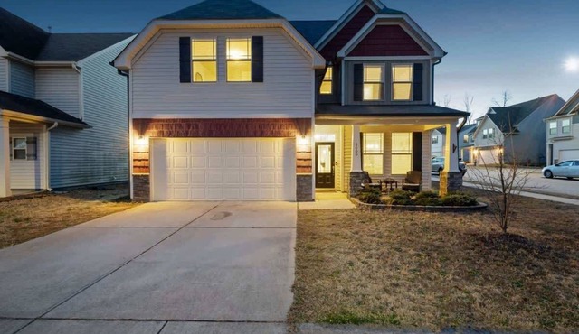 Spacious 3-BR Retreat | Downtown | Sleeps 6 | NC