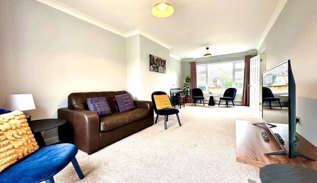 Spacious 3 double bedroomed house in Bicester