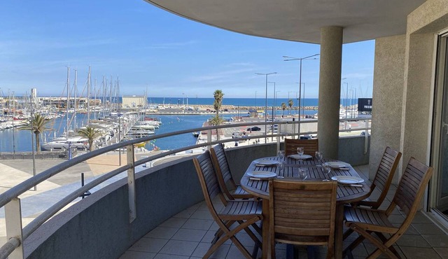 Spacious 3-room apartment with terrace and parking in Canet-en-Roussillon