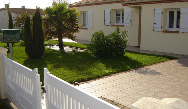 Spacious 3-bedroom house with enclosed garden - Pets allowed, parking available