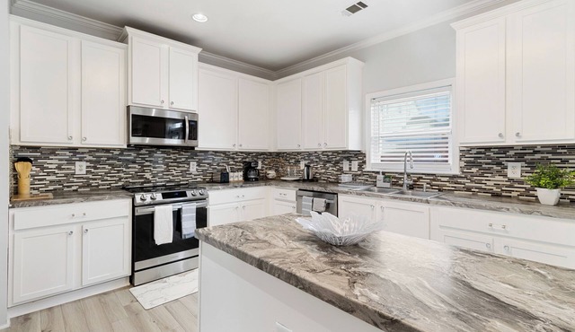 Spacious 3 level house, 7bedrooms 4 baths in Union City
