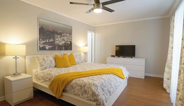 Spacious-3 Level Townhome/NorthHills/Pets