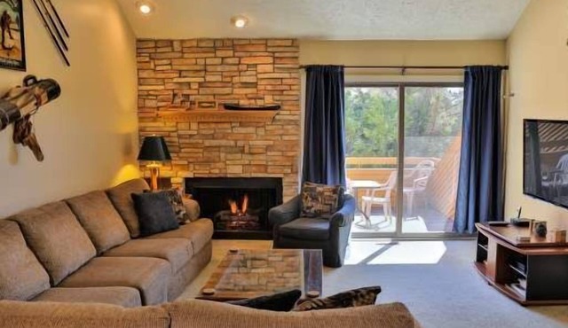 Spacious, 3 Level Trout Creek Condo #2 - 5 bedrooms, 3.5 baths. Close to Fitness Center & Pool.