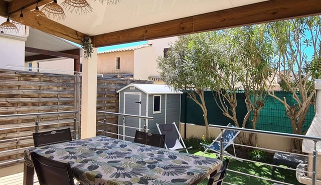 Spacious 3-Room Apartment with AC, Terrace, Parking & BBQ - Sleeps 6