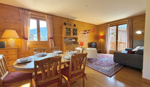 Spacious 3-Room Apartment in Praz-Sur-Arly, Sleeps 6, Central Location, Parking Included
