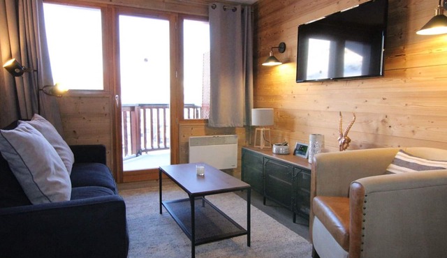 Spacious 3-Room Apartment for 6 with Balcony and Parking - Near Slopes and Shops, Alpe d'Huez