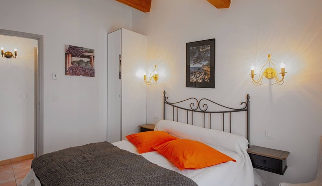 SPACIOUS 3 ROOMS APT IN LARGE GARDEN HOUSE, WIFFI, CLASS 3 *, 1km from the beach