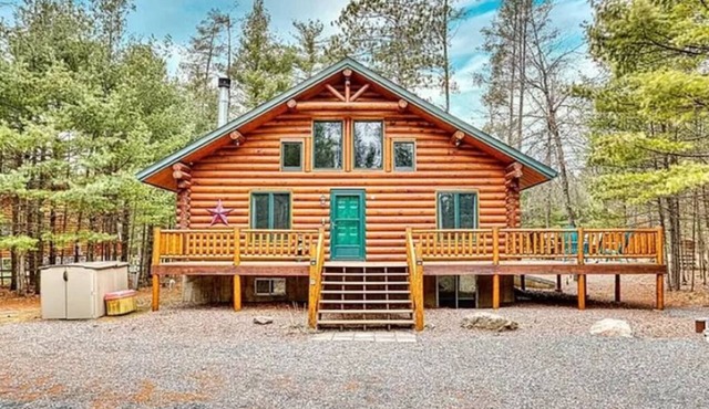 Spacious 3 Story Cabin. Access to UTV/ATV Trails & Near Lake Arbutus