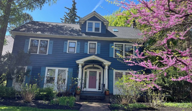 Spacious 3-Story Home Steps from Campus; Garden, Hot Tub, Peloton and Cat