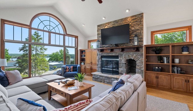 Spacious 3-Story Updated Fish Creek Condo – Walk to Downtown, Decks & Views
