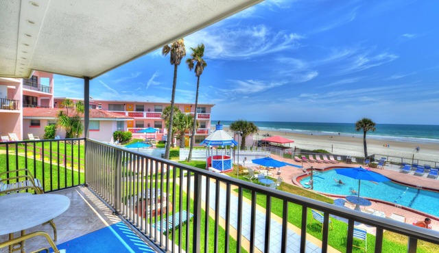 Spacious 3 Bedrm/2 Bath OceanFront Apt w/Large Balcony Overlooking Pool