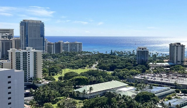 Spacious 30th Flr Oceanview Stu.A,3Guests Bargain w/Full Kitchen FREE Beach Gear