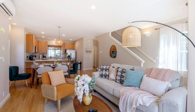 Spacious 3B/2.5B Home in the Heart of Capitol Hill