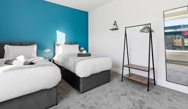 Spacious 3B Home, ideal for contractors & family!