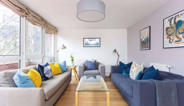 Spacious 3BD Duplex Steps from Old Street Station