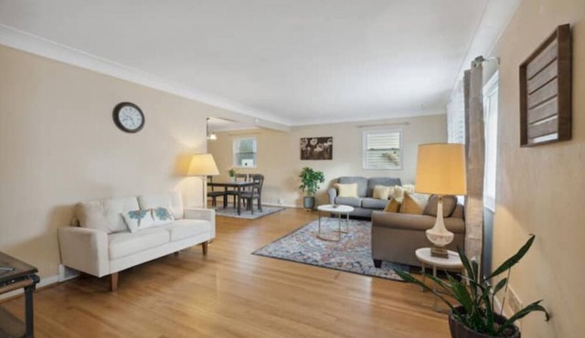 Spacious 3Bd-PoolTable, Office, Deck-Pets OK. 1 mile from University of Toledo.