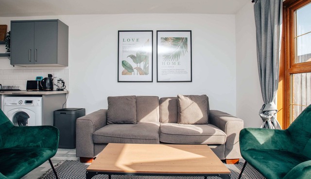 SPACIOUS 3BD TOWNHOUSE w 2WCs+15MINS TO BHAM &WOLV