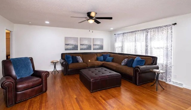 Spacious 3bd with king, 2 living areas and fenced yard