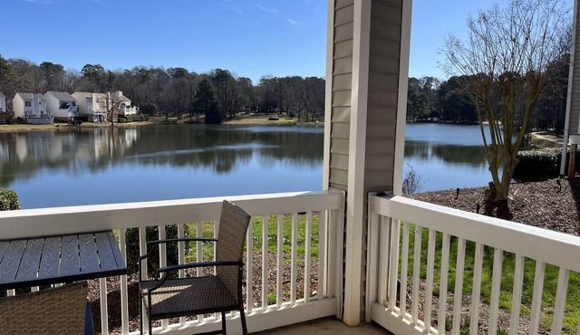 Spacious 3bdrm lake view condo close to EVERYTHING!